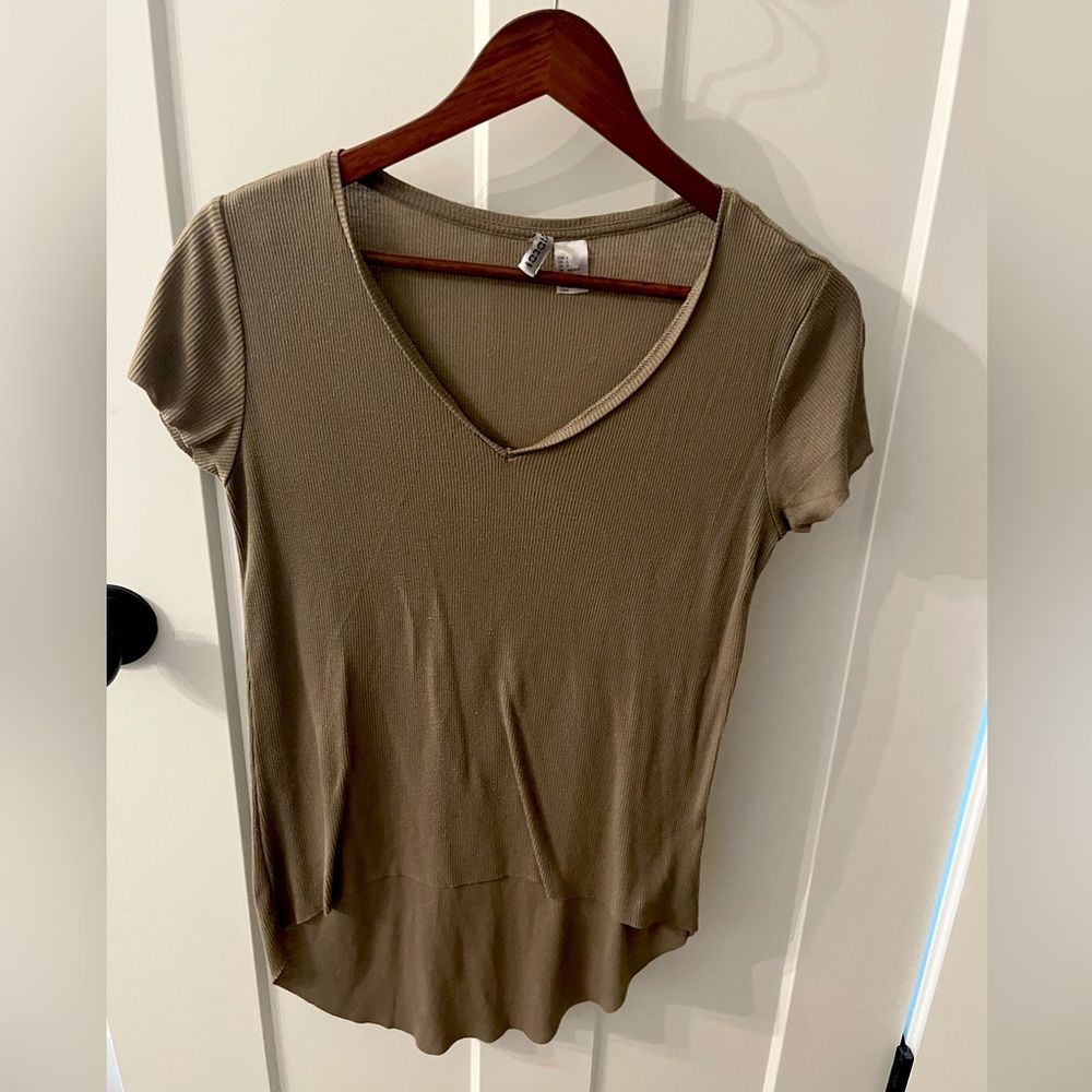 H&M Divided Grey Ribbed Tshirt (khaki green)